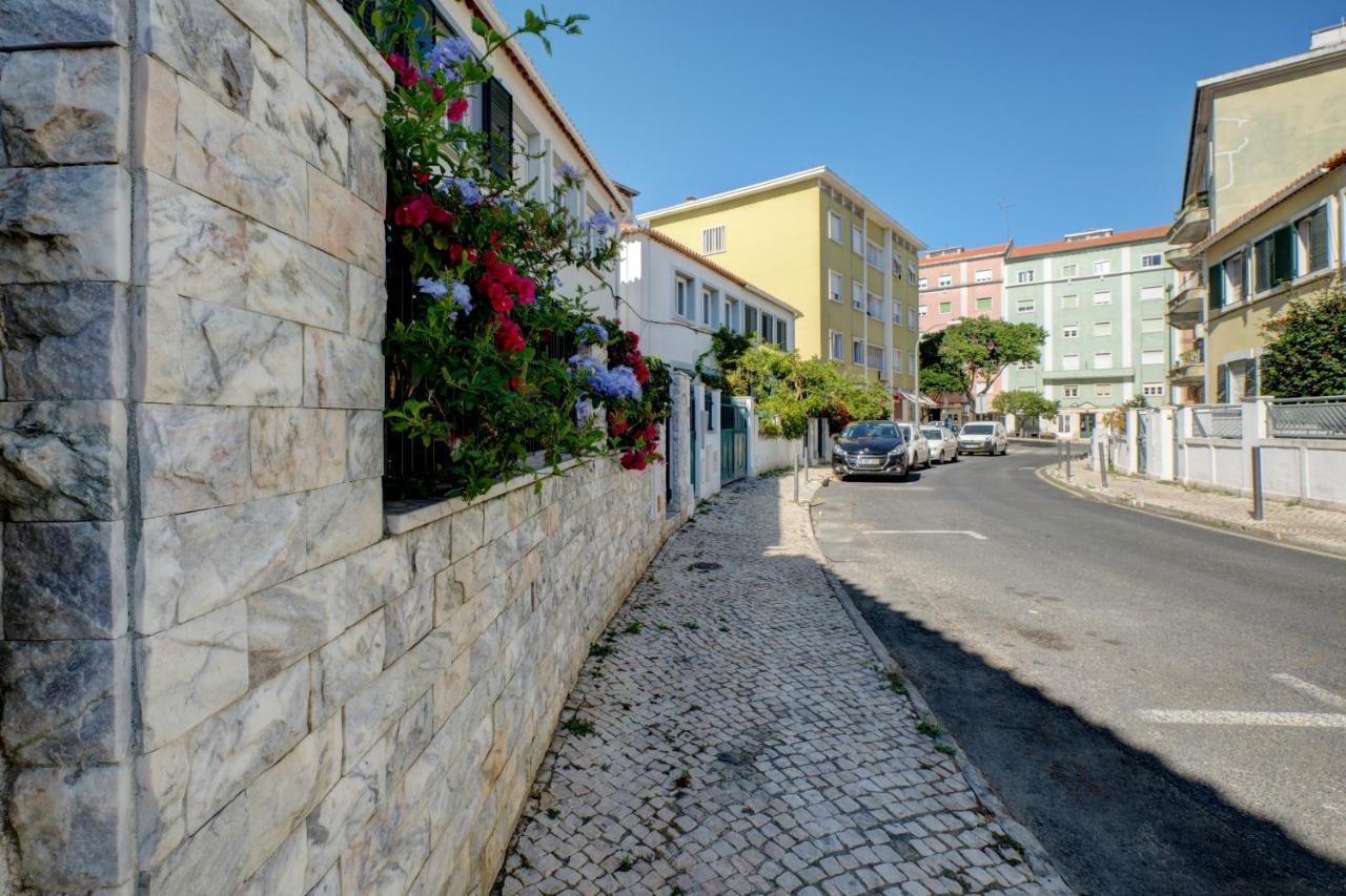 Comfortable Town House In Quiet Area By Lovelystay Lisbon Exterior photo