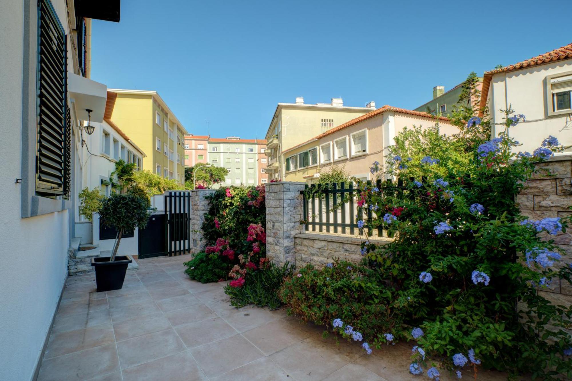 Comfortable Town House In Quiet Area By Lovelystay Lisbon Exterior photo